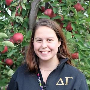 Meet your Posher, Adrienne